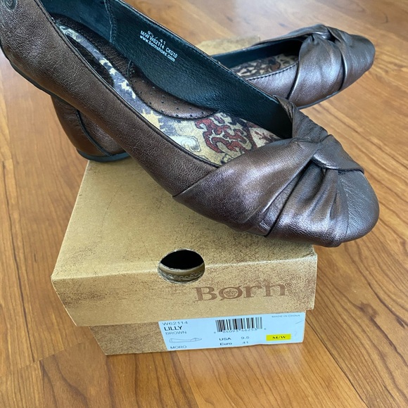 NWT Born LILLY Women's Brown metallic Flats - Picture 1 of 5
